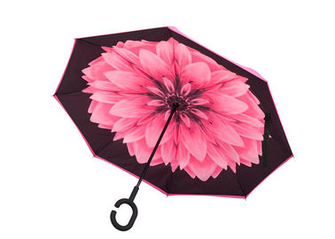 ผู้หญิงสีชมพูคลาสสิก C รูปร่มจับร่มฝนขัดสภาพอากาศ