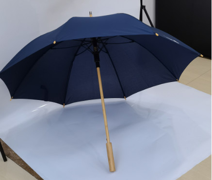 การคุ้มครองสิ่งแวดล้อม Super Light Wood Umbrella ริบไฟเบอร์กลาส เปิดอัตโนมัติ 23 นิ้ว 8 แพนล็อค